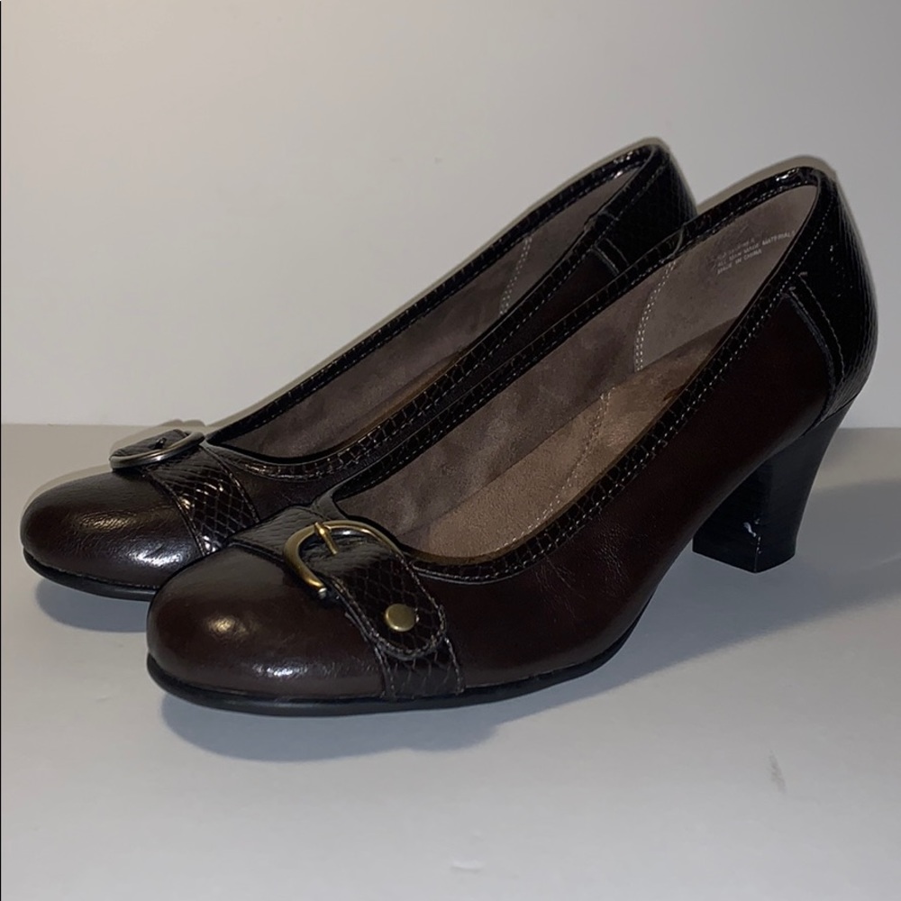 Cute brown buckle shoes very clean slightly loved